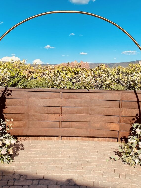 Circle Arch with Open Base - Gold Metal